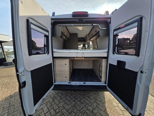 Weinsberg CaraBus 600 ME enkele bedden 4 persoons  foto: 14