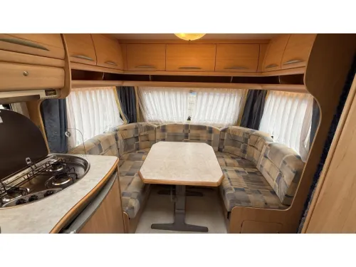 Fendt Saphir 470 TF French bed dinette toilet photo: 2