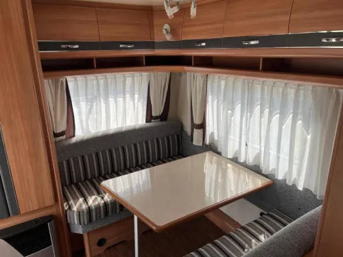 Hobby De Luxe 440 SF Querbett 210CM MOV TENT Foto: 2
