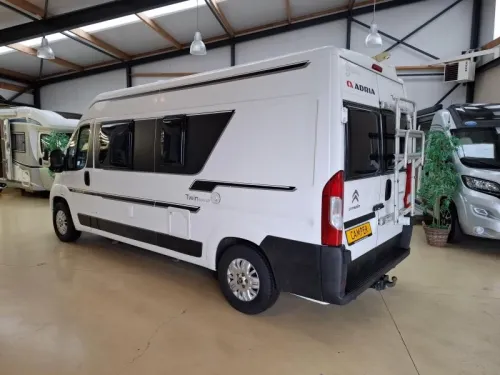 Adria Twin 600 SP 160HP Transverse Bed Towbar photo: 4