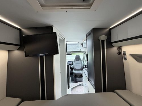 Adria Twin Supreme 640 SGX Solarpanel Skyroof Markise LED TV Foto: 20
