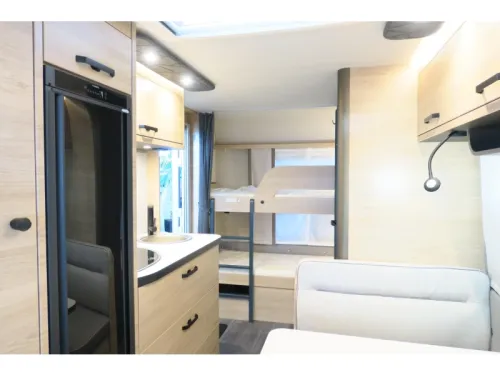 Weinsberg CaraOne Edition HOT 480 QDK Etagenbett Festbett Sitzgruppe Foto: 4