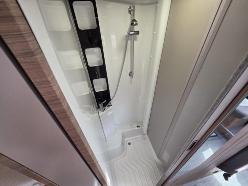 Knaus Van TI Vansation 650 MEG Automatik Oyster TV 90L Foto: 12