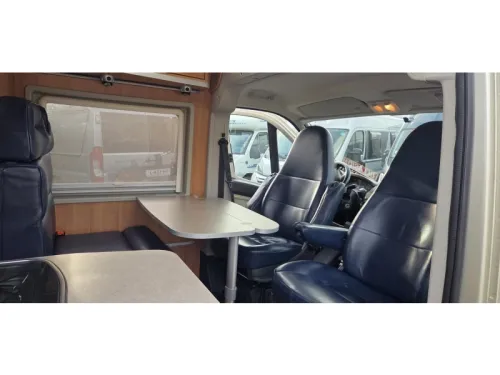 Hymer Car 372 L&auml;ngsbetten Nivelliersystem Foto: 4