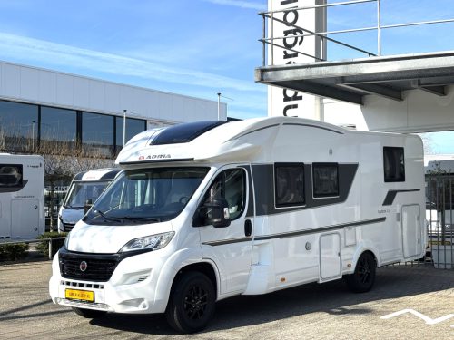 Adria Matrix Plus 670DC QUEENSBED + POP-TOP ROOF + FACE TO FACE photo: 5