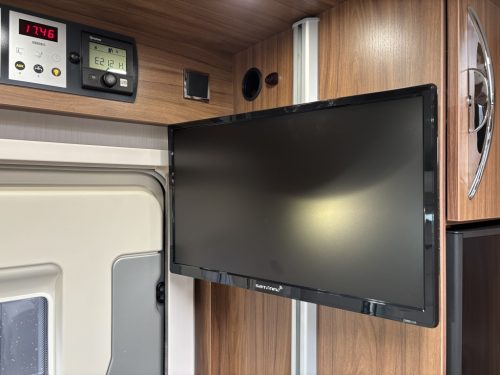 Pilote Sensation 700 P QUEENSBED 6.99M XXL GARAGE CONSTRUCT photo: 19