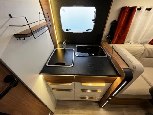 Pilote P 726 FC Camper, Queensbett Foto: 7