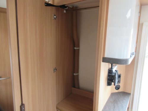 Knaus Sudwind 450 FU GEPFLEGT UND MIT RANGIERHILFE  Foto: 14