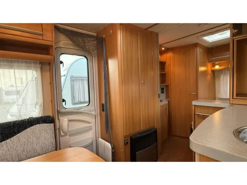 Fendt Saphir 470 TF French bed dinette toilet photo: 10