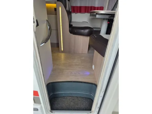 Challenger 288 EB Queensbett/Hubbett/155 PS Foto: 9