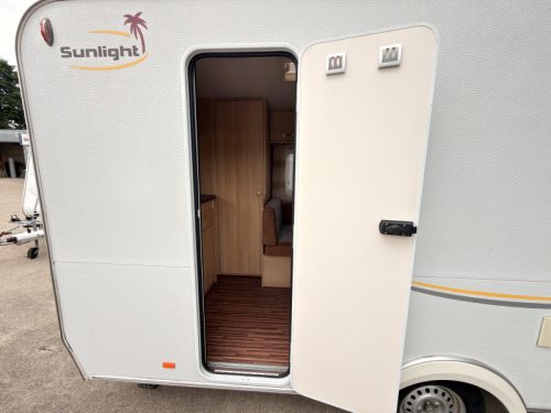 Sunlight Njoy 42 D +mover+awning+Bike rack photo: 4