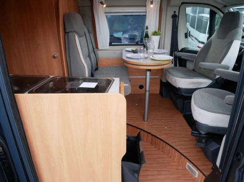 P&ouml;ssl 2Win Plus, 6 Meter Buscamper, Large Transverse Bed!!! photo: 6