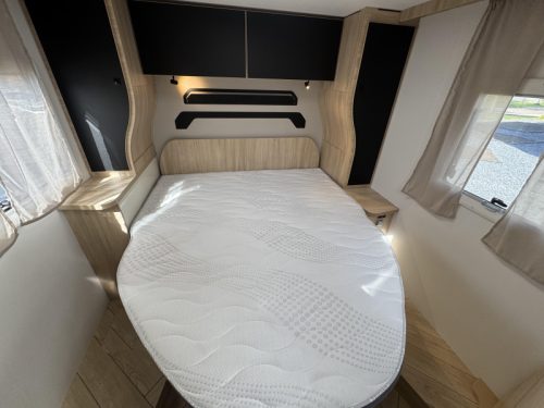 Chausson Etape Line 788 French bed pop-top roof photo: 6