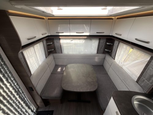 Knaus Sport Silver Selection 450 FU AWNING-AWNING-NEAT photo: 2