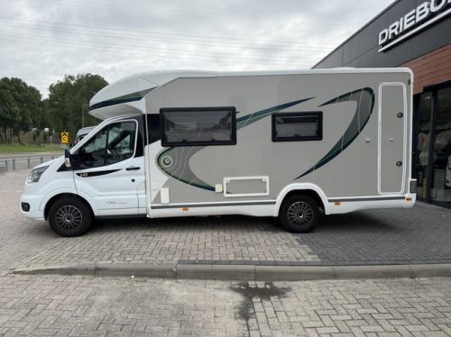 Chausson 640 Titanium Premium 170HP Automatic Lift Bed Solar Panel Very Spacious photo: 8