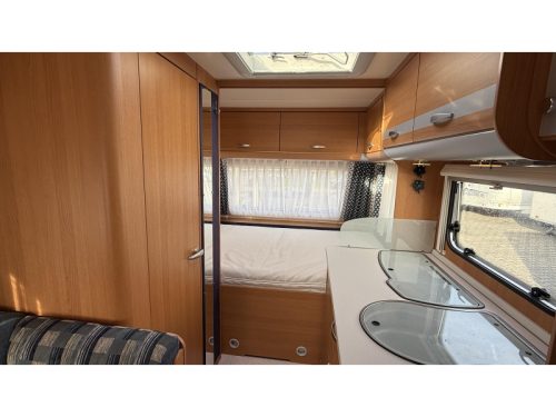Knaus Sport 420 QD dinette fixed bed toilet photo: 2