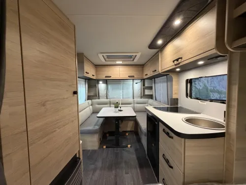 Weinsberg CaraOne Edition HOT 450 FU Franz&ouml;sisches Bett / Rundsitzgruppe Foto: 18
