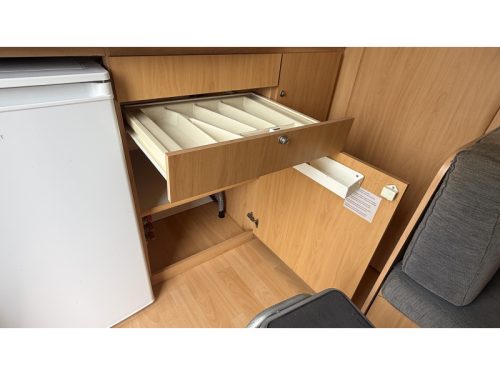 Beyerland Vitesse 460 MD Heckk&uuml;che Sitzgruppe Festbett Foto: 5