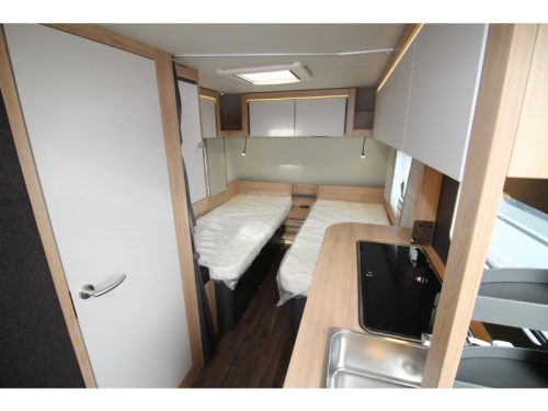Knaus Sport 500 EU Camas individuales y asientos redondos foto: 7