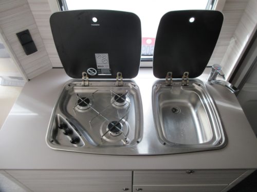 Dethleffs C'Joy 480 QLK FAMILIENWOHNWAGEN, VORZELT  Foto: 12