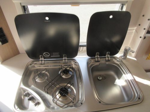 Dethleffs C'Joy Active 460 LE WITH MOVER AND AWNING photo: 9