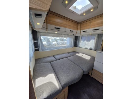 Dethleffs Summer Edition 470 FR U-shaped dinette, French bed photo: 11