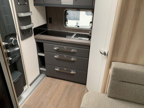 Hobby De Luxe 460 SFF Awning/TV mount/1500kg photo: 3