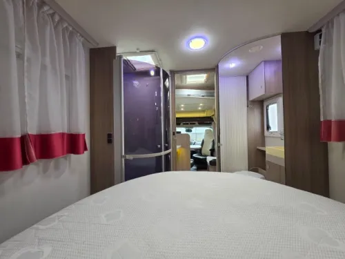 Challenger 288 EB Queensbett/Hubbett/155 PS Foto: 8