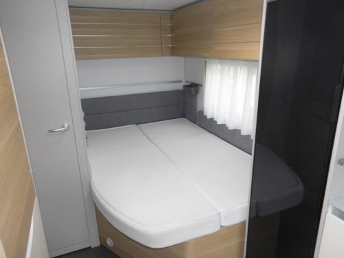Adria Adora 522 UP Like new! Mover Awning! photo: 3