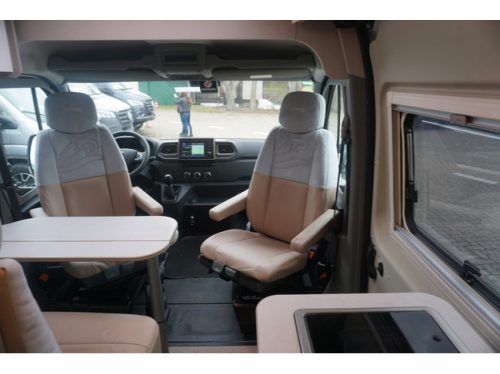B&uuml;rstner Delfin C 621 Renault photo: 16