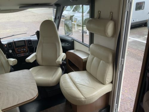 B&uuml;rstner Aviano 727 2.3 AUTOMATIC 150 HP integral, Engine air conditioning, Queen bed, level, side seating group Year 2012 Camper centrum on the road photo: 5