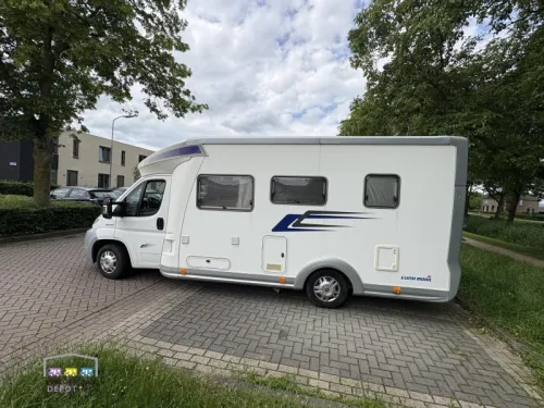 Eura Mobil Terrestra 670 SB French bed photo: 4