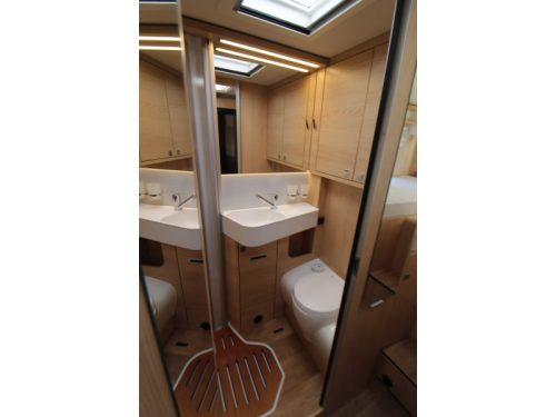 Hymer BMC-I 600 Single beds + Pop-top roof  photo: 23