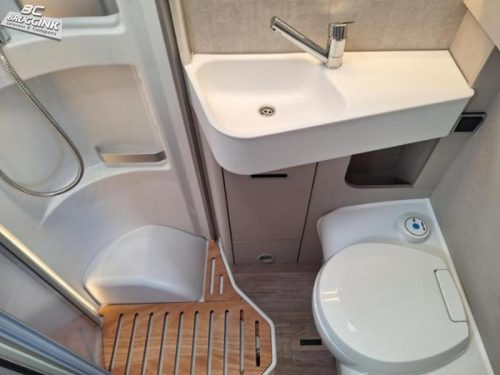 Hymer Exsis-I 580 PURE SINGLE BED 214CM + POP-TOP BED photo: 8