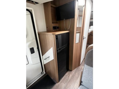 Autocaravana Perfilada Carado T 338 | Control de crucero | Toldo | C&aacute;mara de marcha atr&aacute;s | Ducha | WC | 4 Plazas para dormir | TV con sat&eacute;lite autom&aacute;tico foto: 19