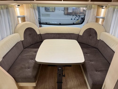 Hobby La Vita Bionda 495 UL 2 BERTHS MOVER AWNING TOP photo: 6