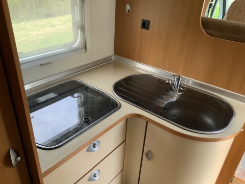 B&uacute;rstner Nexxo 660 2.3 MultiJet 130HP, Semi-integrated, French bed, Motor-air conditioning,, etc. Year of manufacture 2010 Motorhome Centre On the Road at the Noorderringweg 4 in Marum. photo: 5