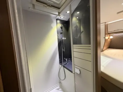 Adria Matrix 670 DC Queensbett / Hubdach | A69 Foto: 14