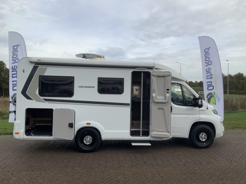 Weinsberg Cara Loft 650 ME, 2.3 MultiJ. 120 Semi-integrated, Swivel seats, French bed, Year of manufacture 2021 Motorhome Centre On the Road at the Noorderringweg 4 in Marum. photo: 2