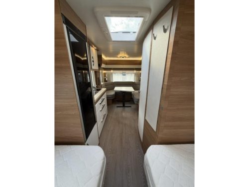 Hobby De Luxe 495 UL Inkl. Rangierhilfe und Markise Foto: 18