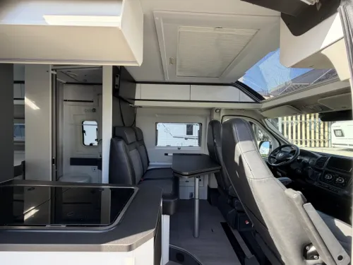 Adria Twin Supreme 640 SGX Solar panel. / towbar photo: 9