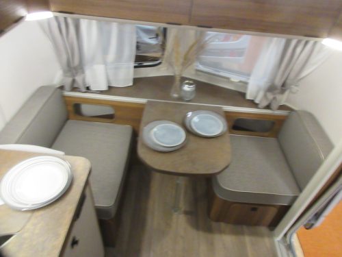 Eriba Touring 310 Schmal, leicht, trotzdem ger&auml;umig! Foto: 4
