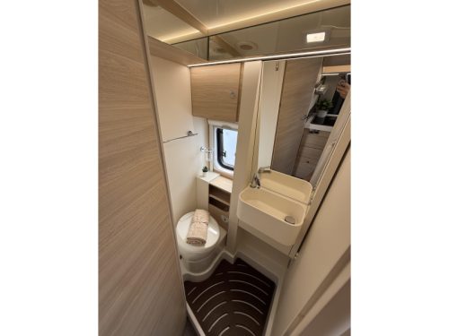 Eura Mobil Van 635 EB V635 EB Low beds! photo: 17