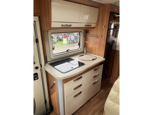 Hymer B 578 - Syst&egrave;me de mise &agrave; niveau - photo : 7