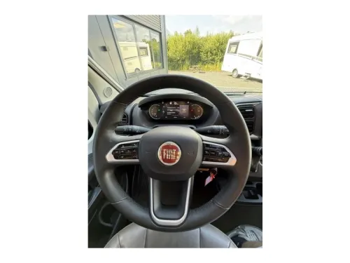 Carthago C-Tourer T 144 LE 4 Personen, LPG, Automatik Foto: 20