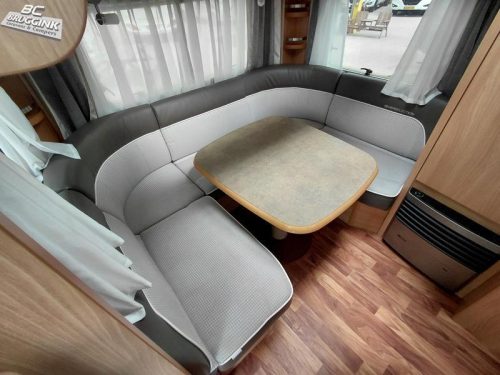 Knaus Sudwind 500 EU - SINGLE BEDS - ROUND SEATING photo: 2