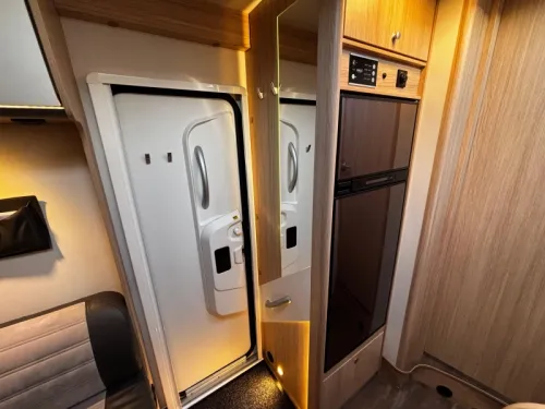 Sunlight T 68 XV 1e Eig. Lengtebedden AUT  foto: 6