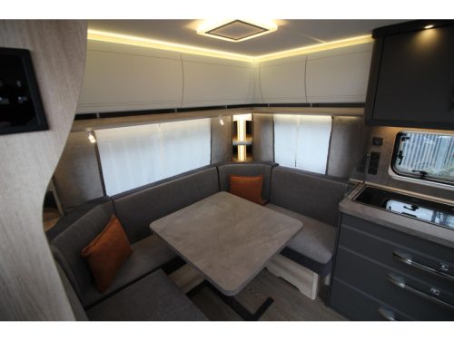 Hobby De Luxe 460 UFE Franz&ouml;sisches Bett & Rundsitzgruppe! Foto: 6