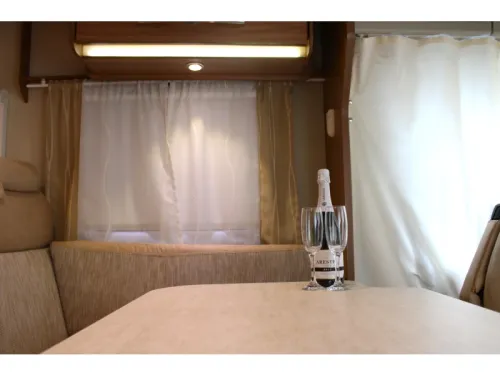 Carado T 449 Queensbed Pop-top roof  photo: 15