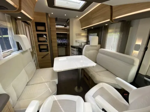 Adria Sonic Plus 700 DC Automatic | Roof air conditioning Level photo: 9